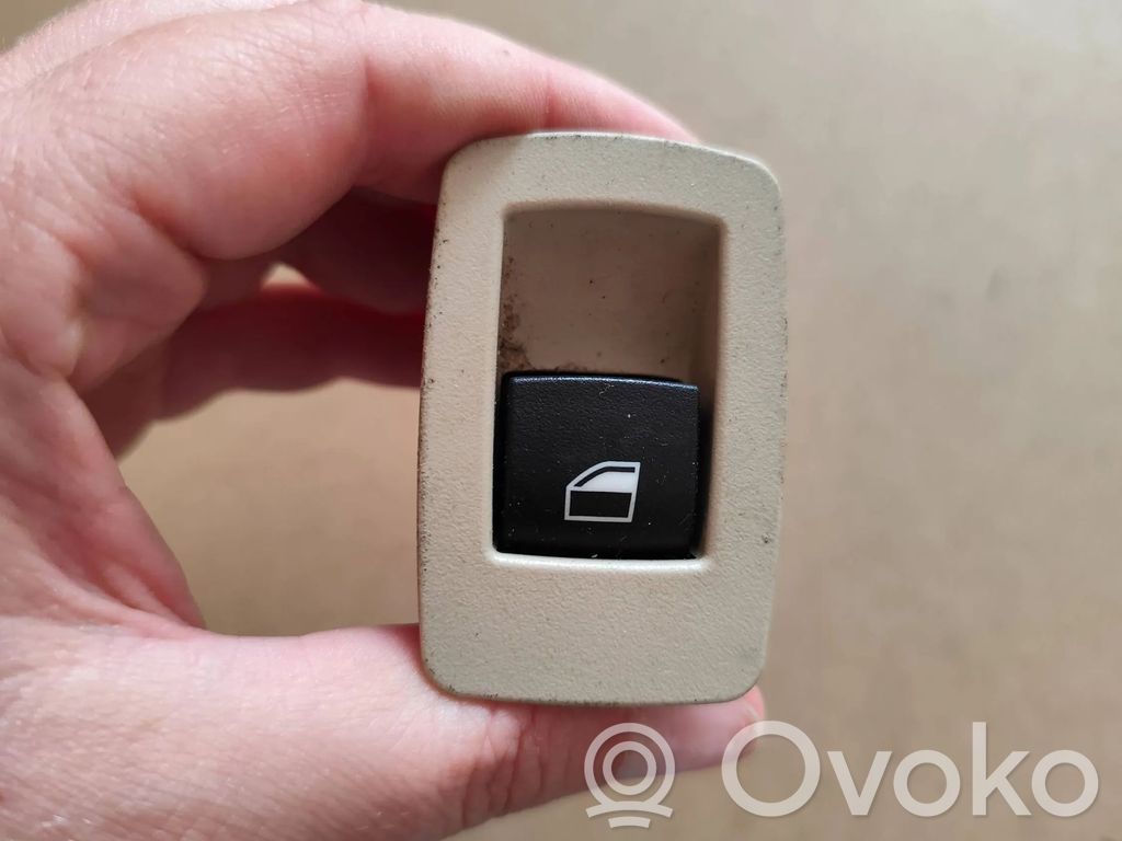 BMW 3 F30 F35 F31 Elektrinių langų jungtukas 