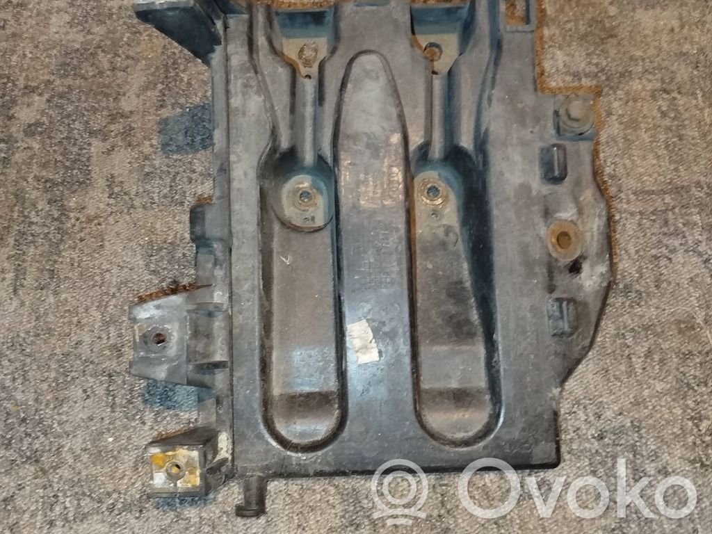 Audi TT Mk1 Akumuliatoriaus dėžė 