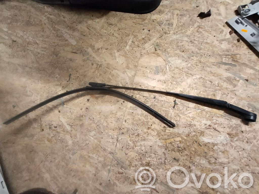 Citroen C4 Grand Picasso Front wiper blade arm 