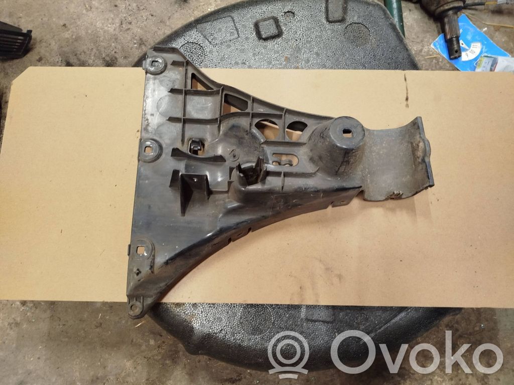 Rear bumper mounting bracket   7033716,11460915