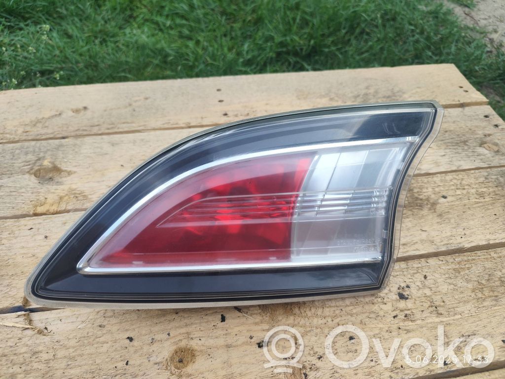 Mazda 3 II Aizmugurējais lukturis pārsegā 