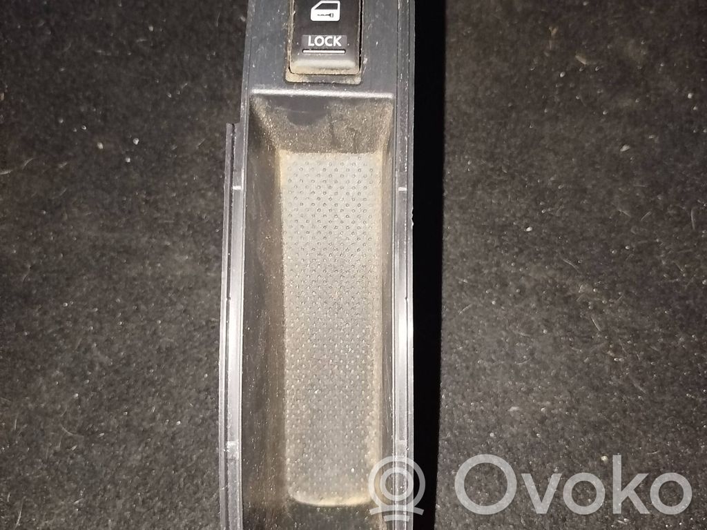 Nissan Note (E11) Botón interruptor de bloqueo de puertas 