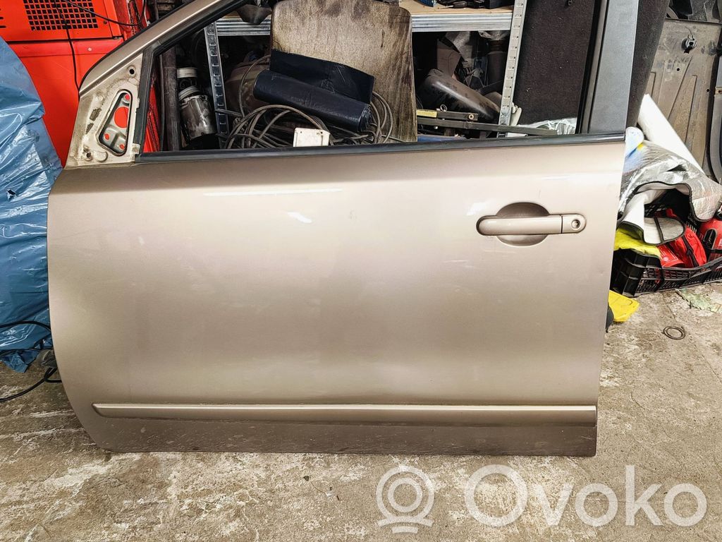Nissan Note (E11) Puerta delantera 