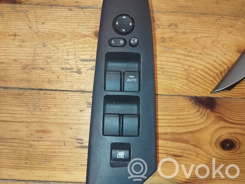 Mazda 3 II Electric window control switch 