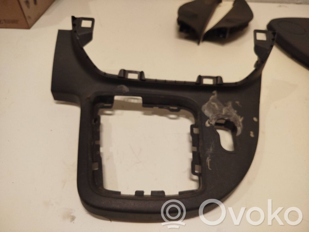 Renault Kangoo II Ramka drążka zmiany biegów 