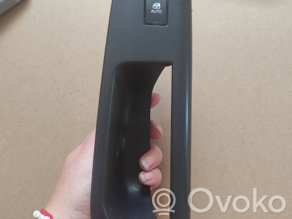 KIA Ceed Elektrisko logu slēdzis 