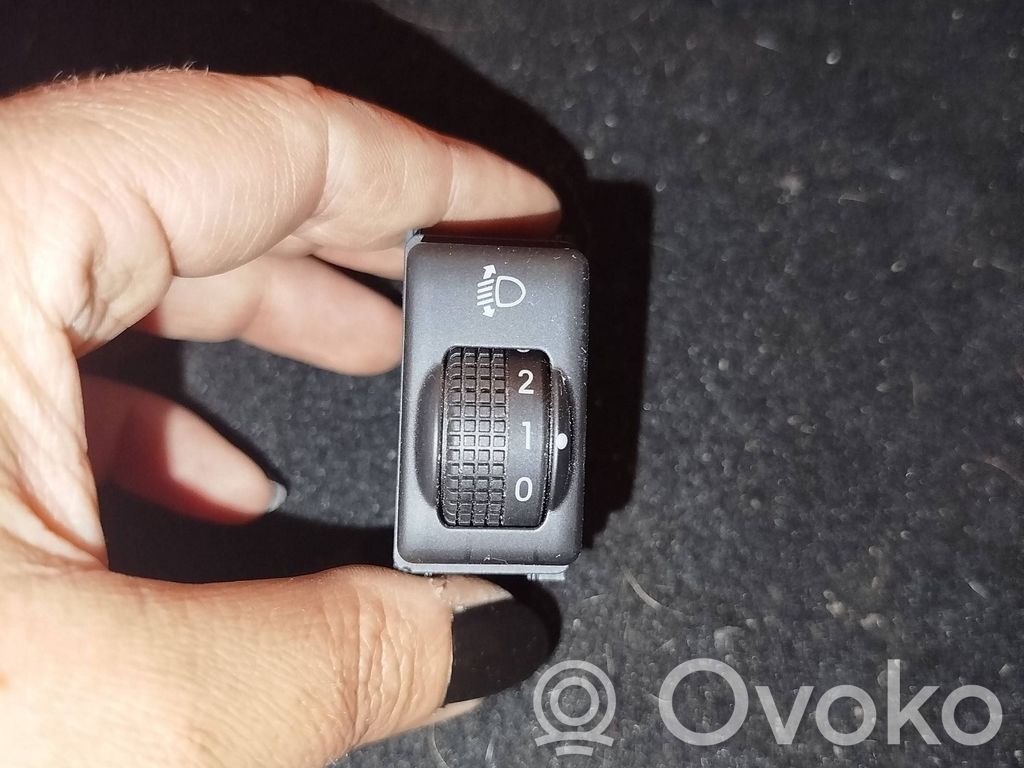 Headlight level height control switch   25190BH00A,2117090709