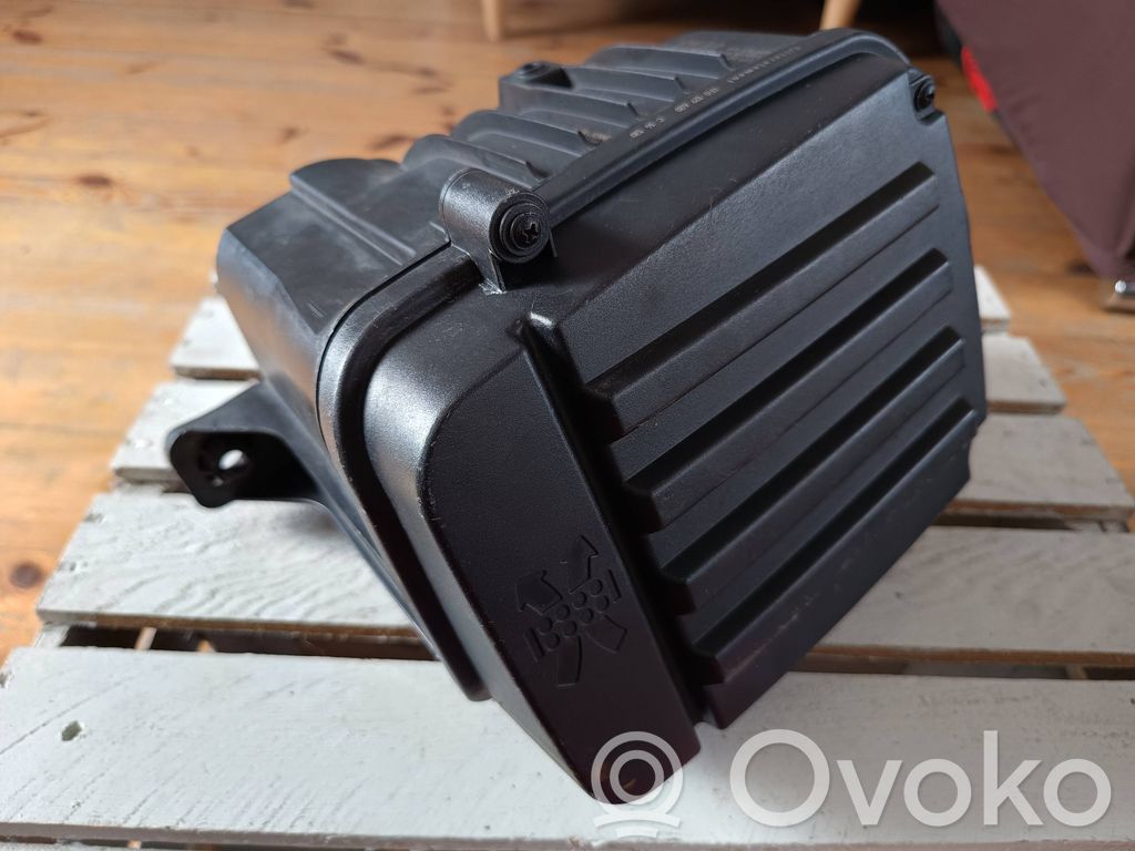 Audi A3 S3 8P Air filter box 