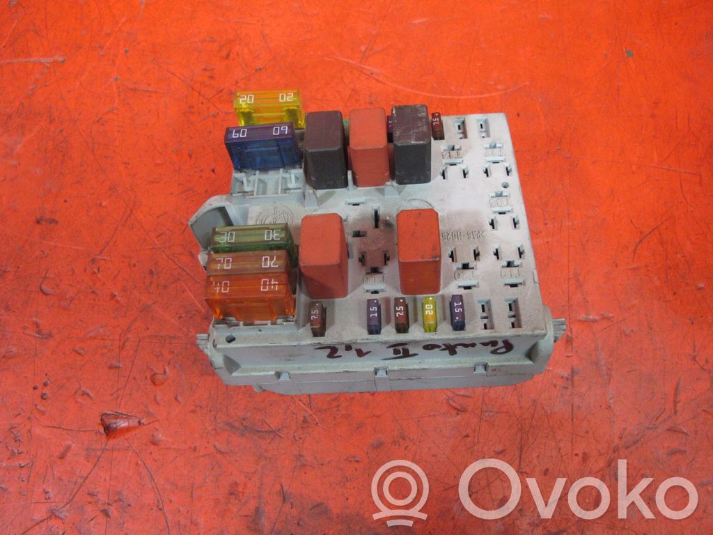 Fiat Punto (188) Relay mounting block 
