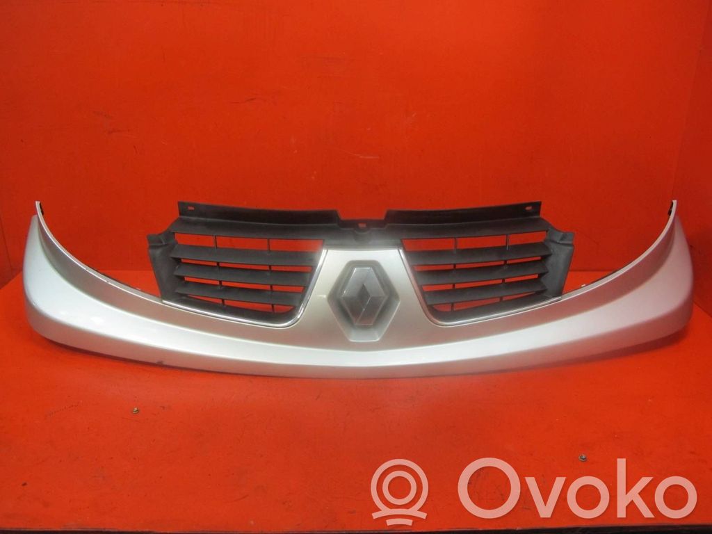 Renault Trafic II (X83) Etupuskurin ylempi jäähdytinsäleikkö 