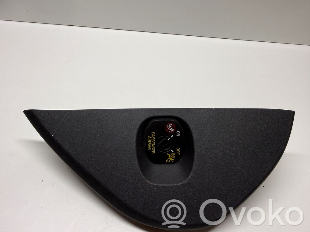 Volvo XC60 Panelės apdailos skydas (šoninis) 