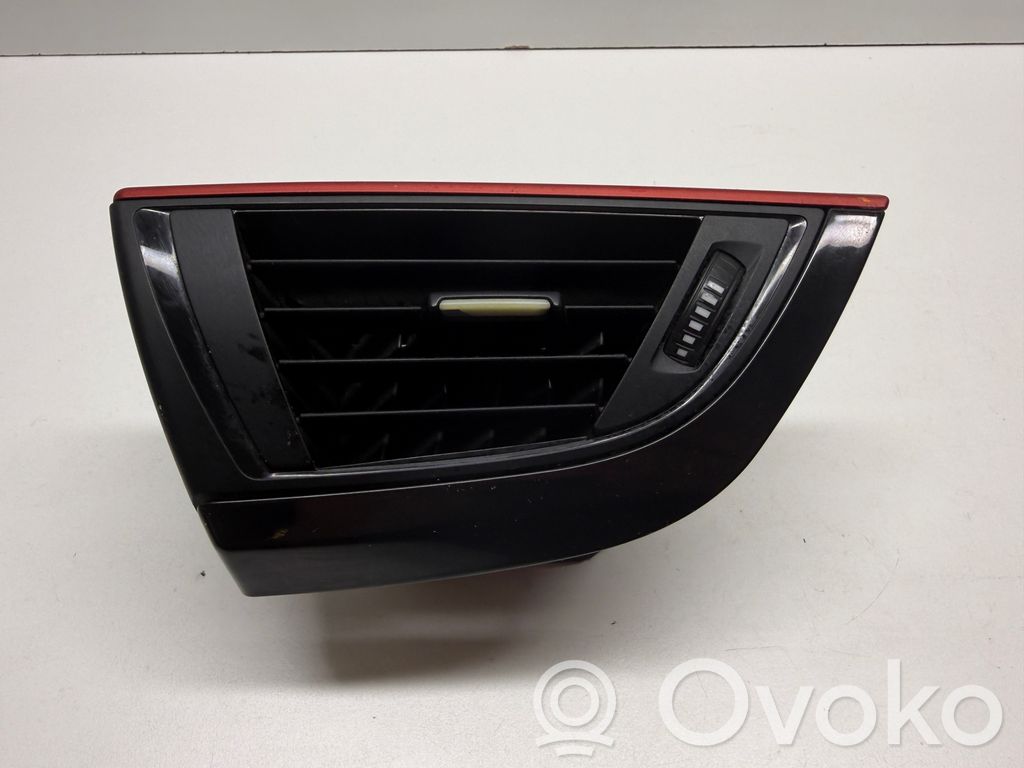 BMW 1 F20 F21 Boczna kratka nawiewu deski rozdzielczej 