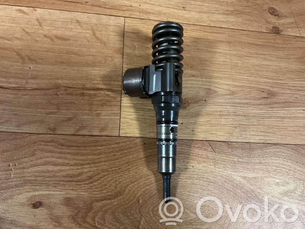 Audi A4 S4 B7 8E 8H Polttoainesuutin 