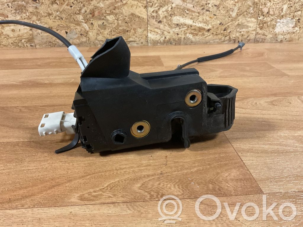 Peugeot 407 Front door lock 