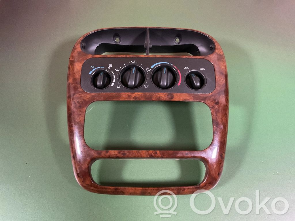 Plymouth Neon Element deski rozdzielczej / środek 