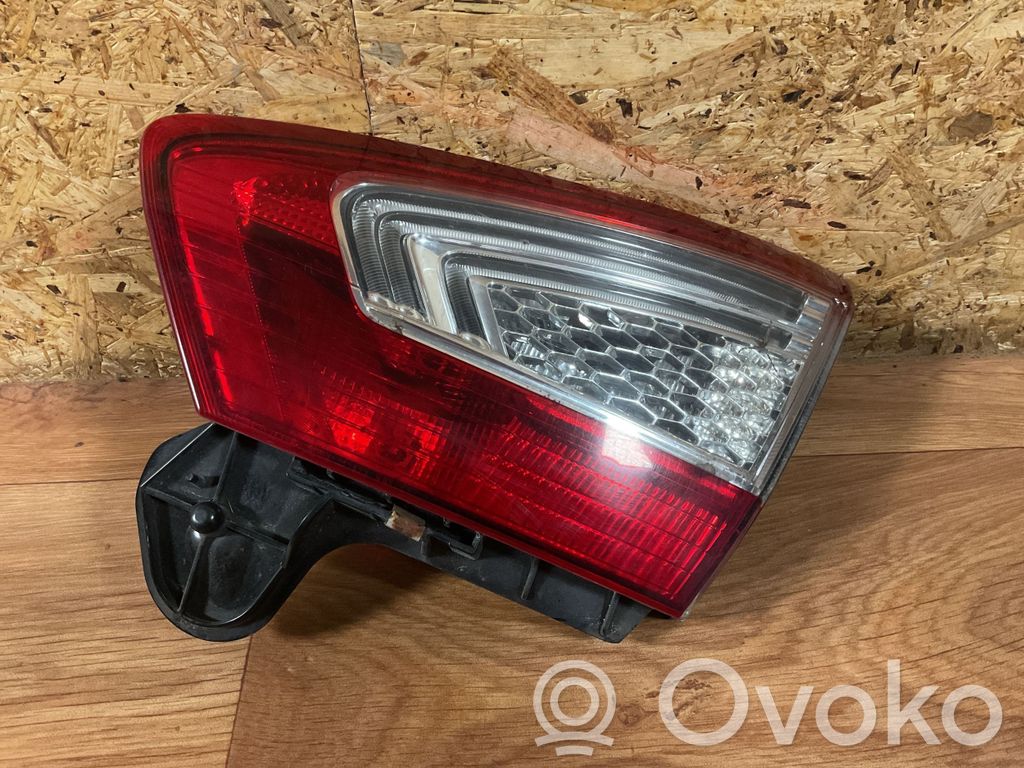 Ford Mondeo MK IV Lampă spate în capacul portbagajului 
