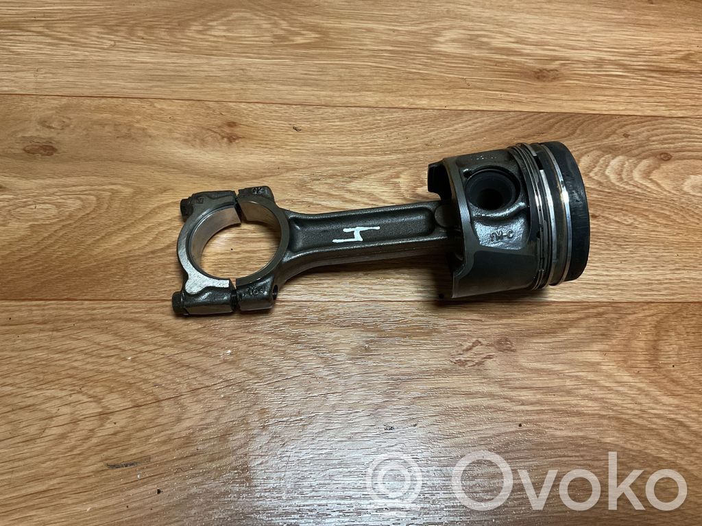 Renault Megane III Piston avec bielle 