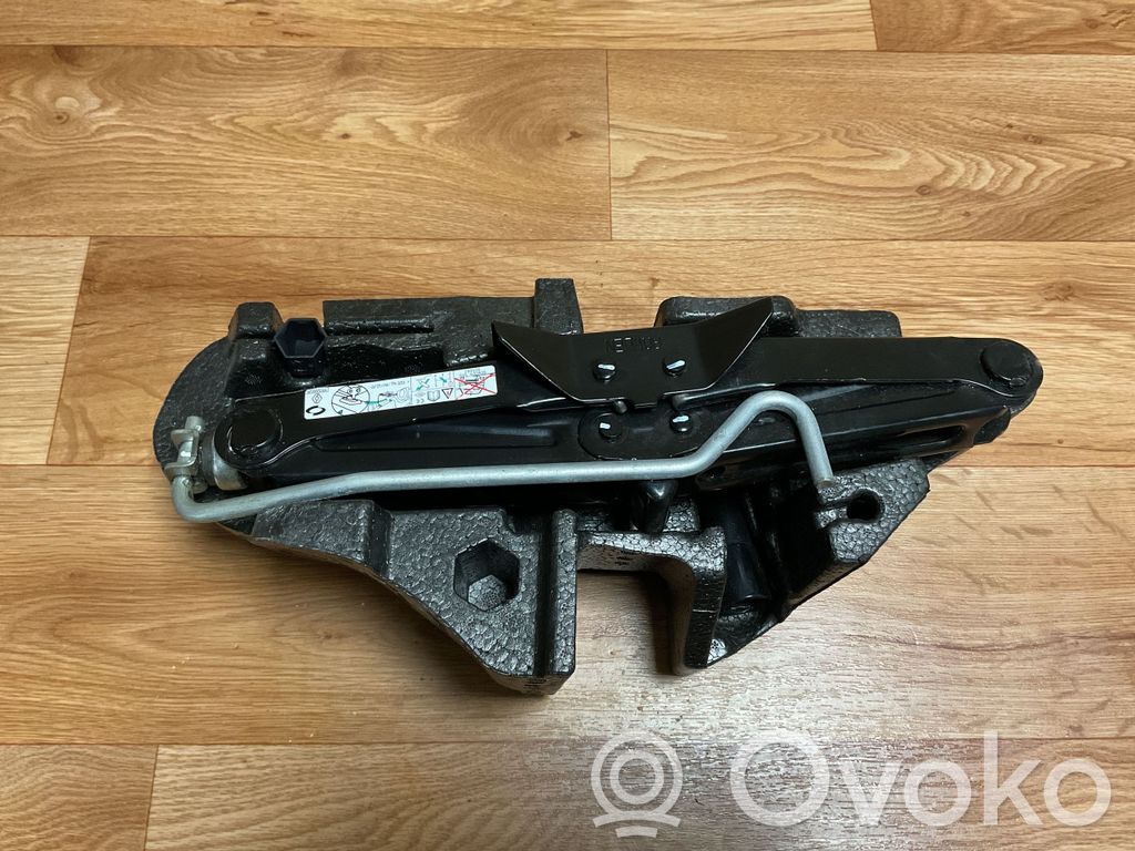 Renault Megane III Zestaw narzędzi 