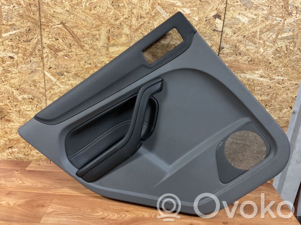 Ford Focus Apšuvums aizmugurējām durvīm 