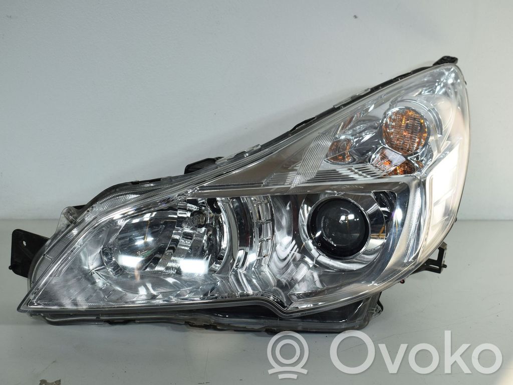 Subaru Outback Lampa przednia 
