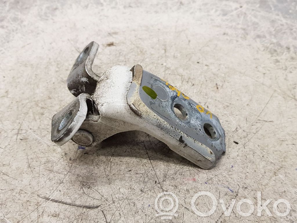Peugeot 107 Front door upper hinge 