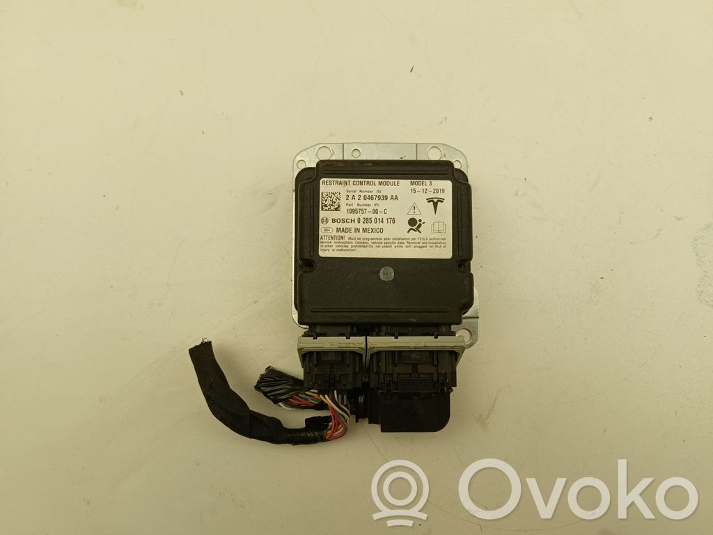 Tesla Model 3 Airbag control unit/module 