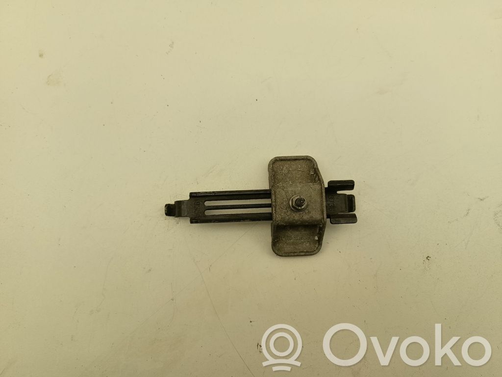 Tesla Model 3 Akumuliatoriaus laikiklis 