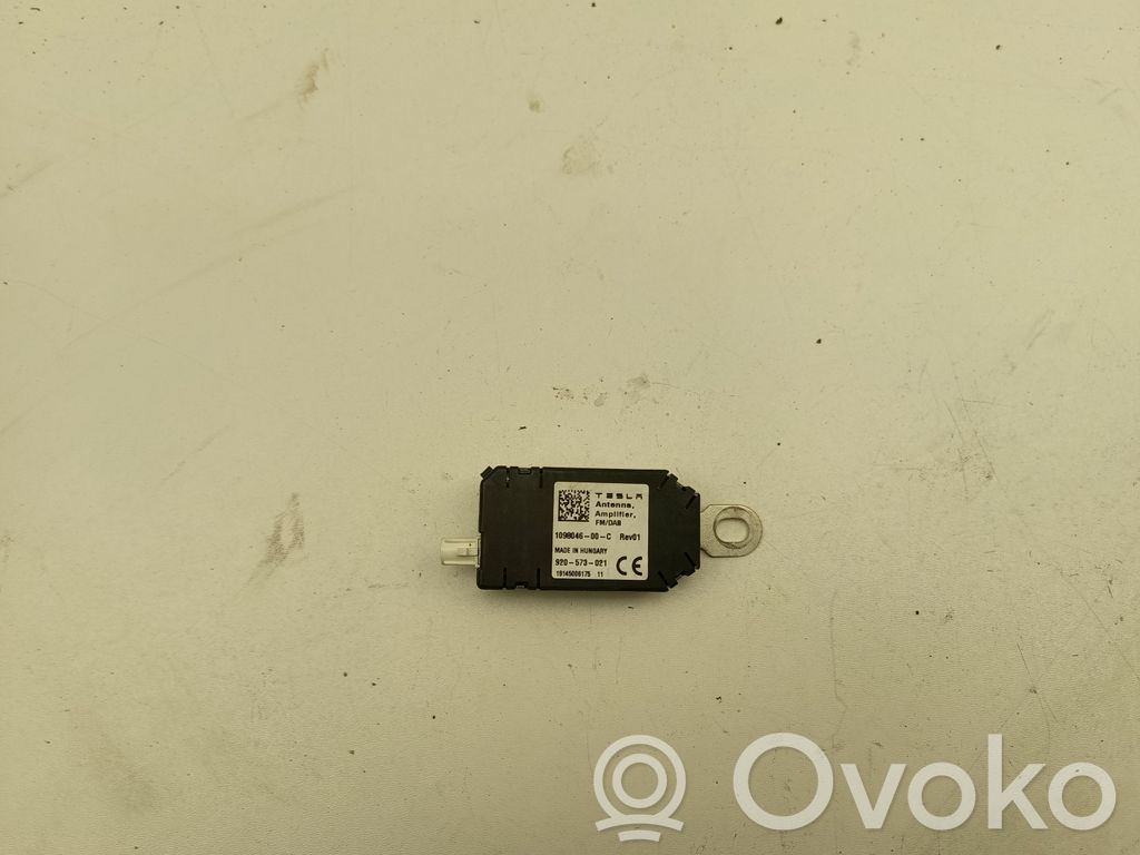 Tesla Model 3 Antenos stiprintuvas 