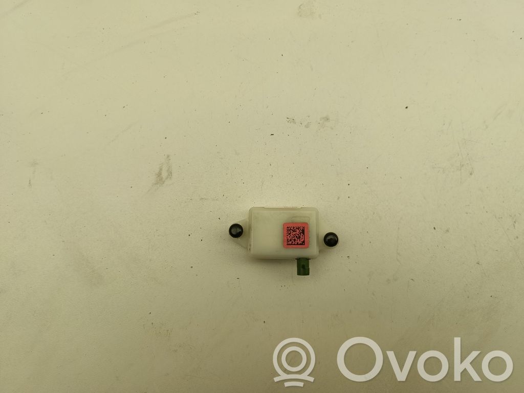Tesla Model 3 Antenos stiprintuvas 