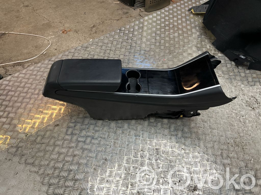 Tesla Model 3 Centrinė konsolė 