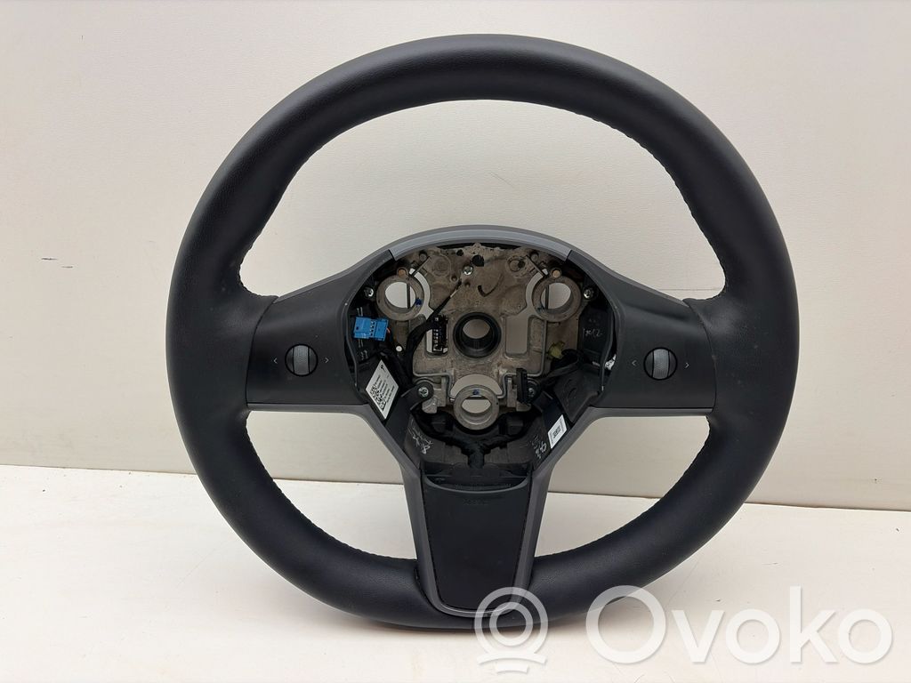 Tesla Model Y Stūre 