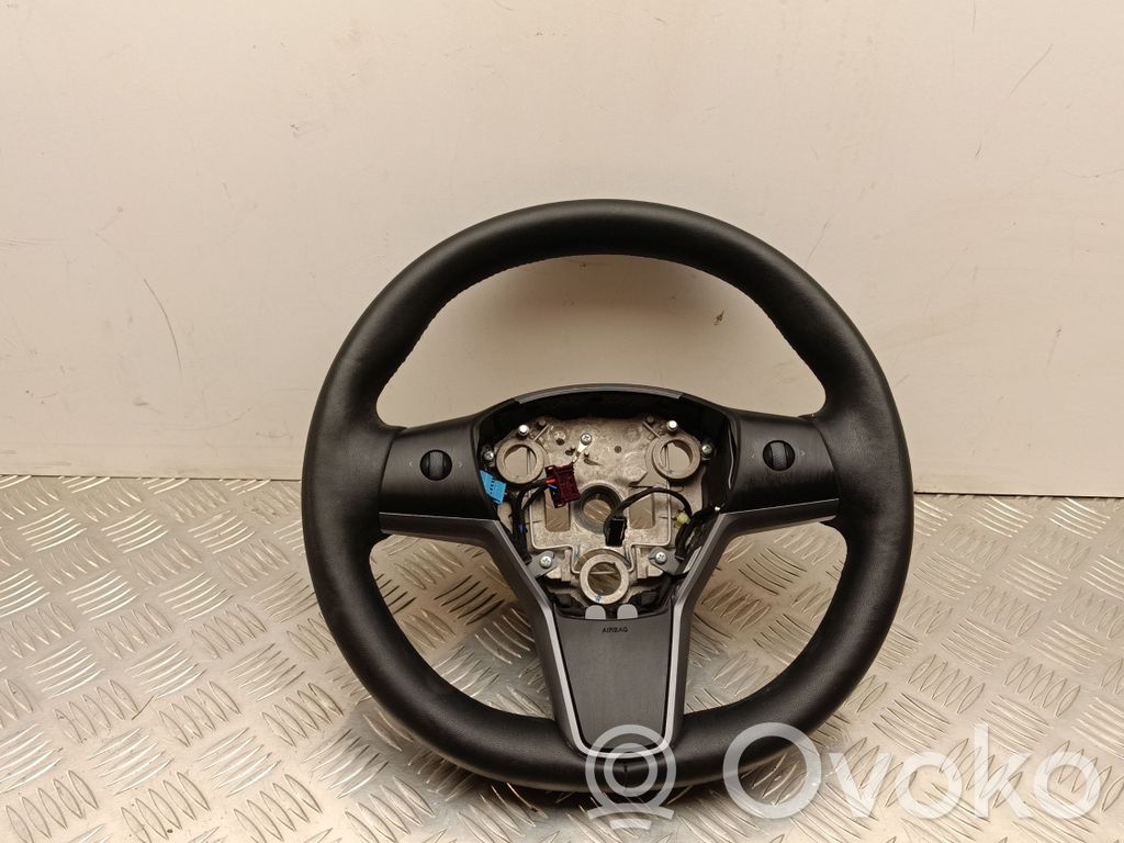Tesla Model Y Stūre 