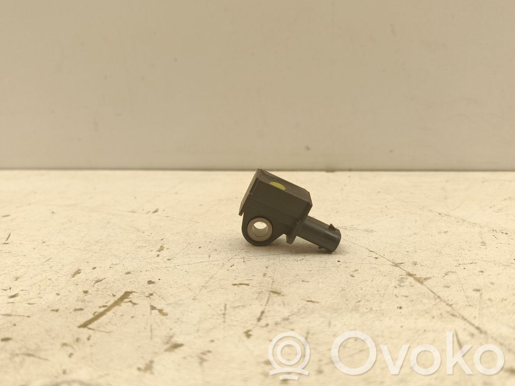 Volkswagen Golf VII Airbag deployment crash/impact sensor 