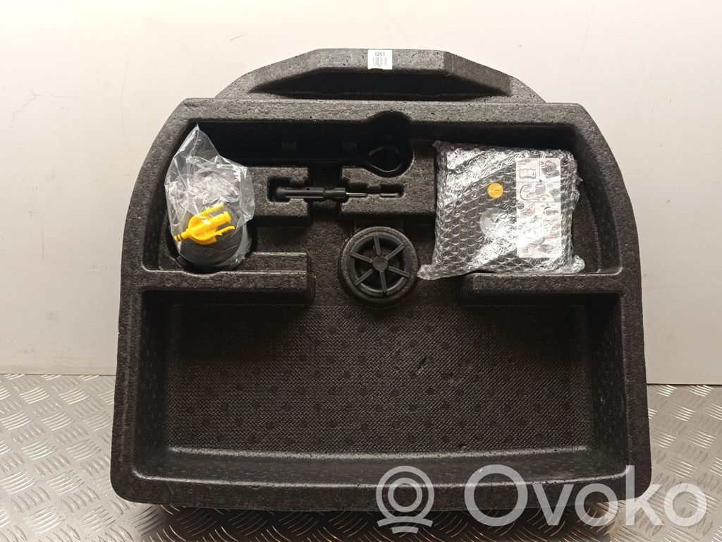 KIA Niro Tavaratilan säilytyslokero 