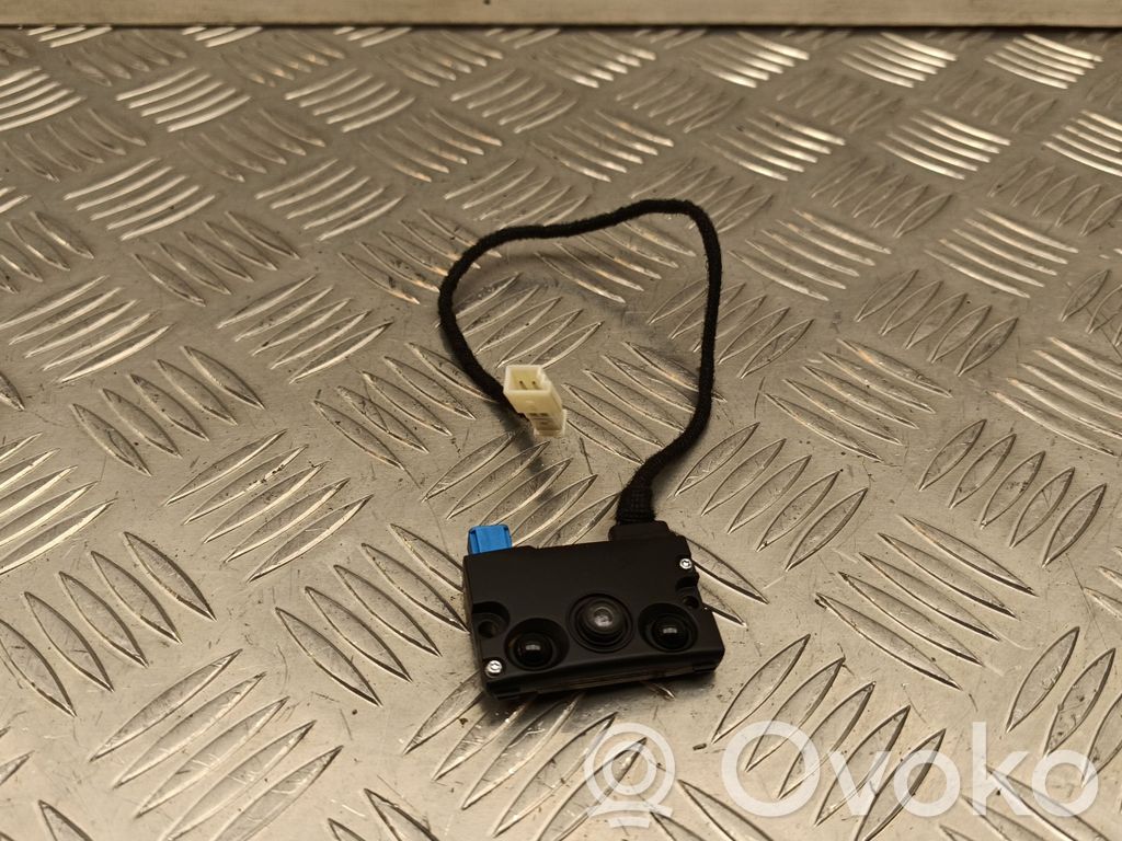 Tesla Model Y Windshield/windscreen camera 