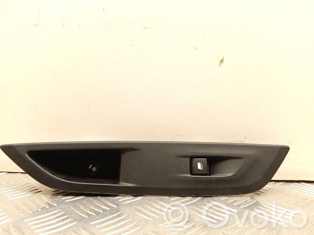 Peugeot 208 II Przyciski szyb 