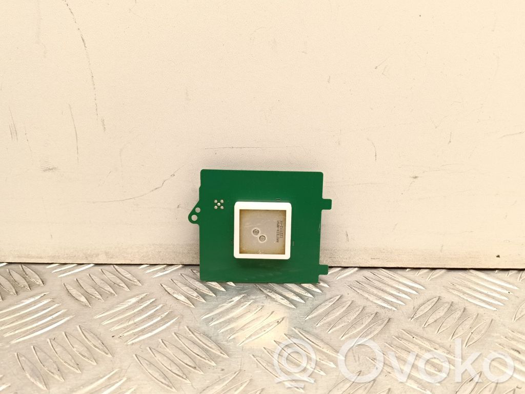 Tesla Model Y Antenos stiprintuvas 