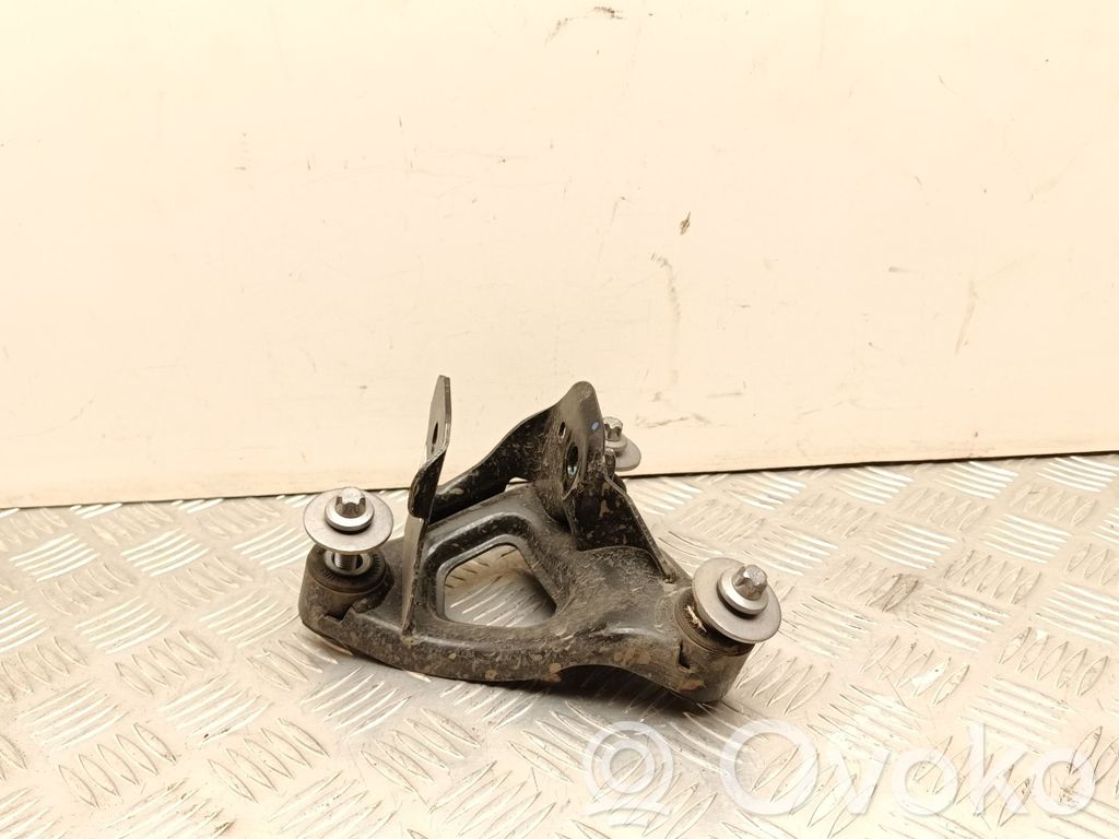 Engine mounting bracket   111023200C