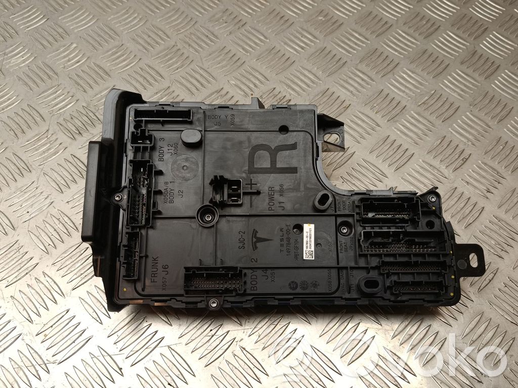 Tesla Model Y Comfort/convenience module 