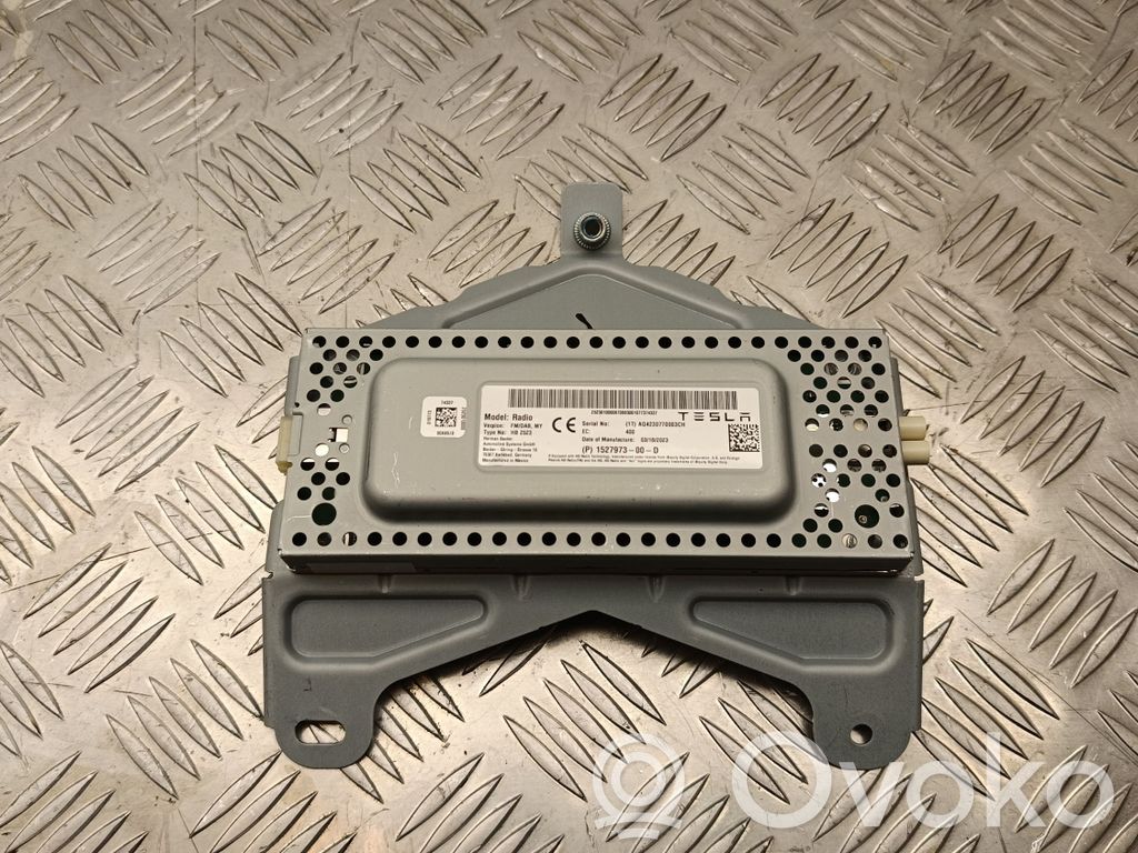 Tesla Model Y Aerial antenna amplifier 