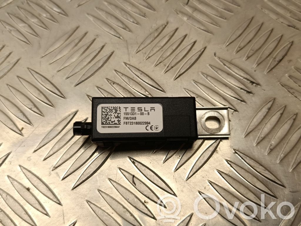 Tesla Model Y Aerial antenna amplifier 