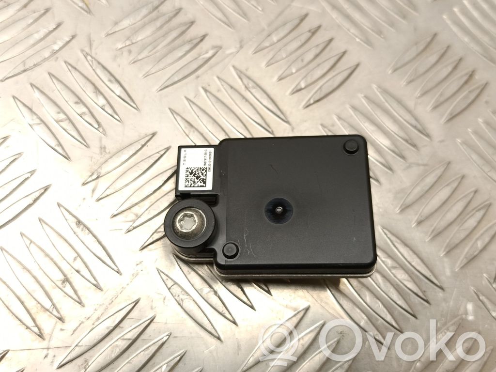 Tesla Model Y Antenna control unit 