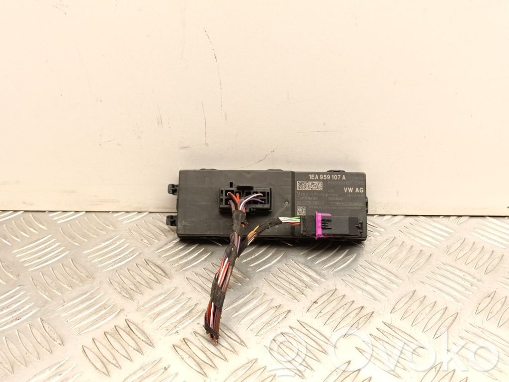 Skoda Enyaq iV Tailgate/trunk control unit/module 