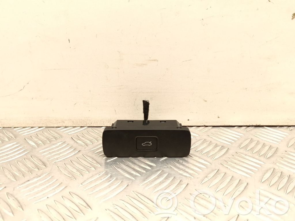 Polestar 2 Tailgate opening switch 
