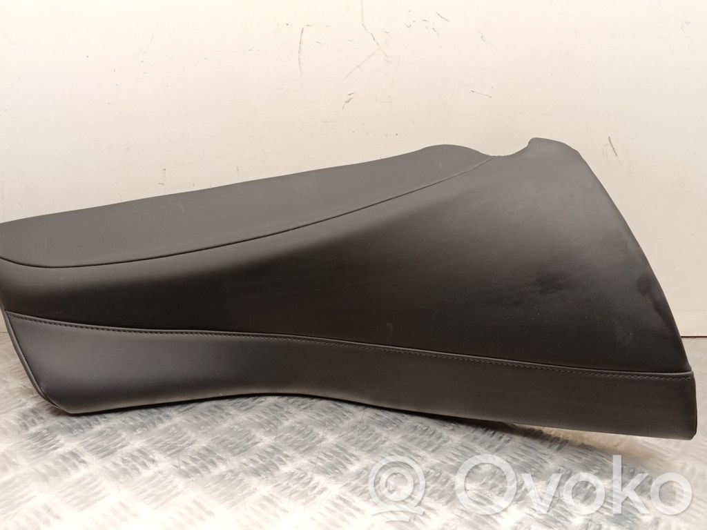 Tesla Model 3 Takaistuintilan ylempi sivulista 