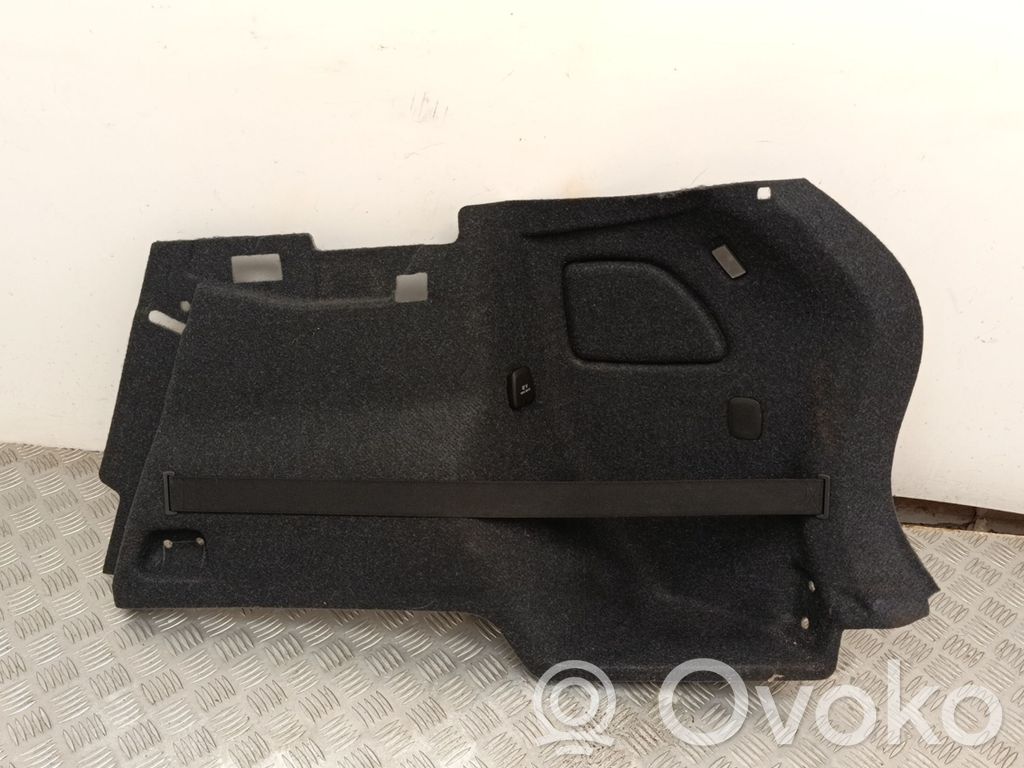 Volvo XC40 Boczek / Tapicerka / bagażnika 