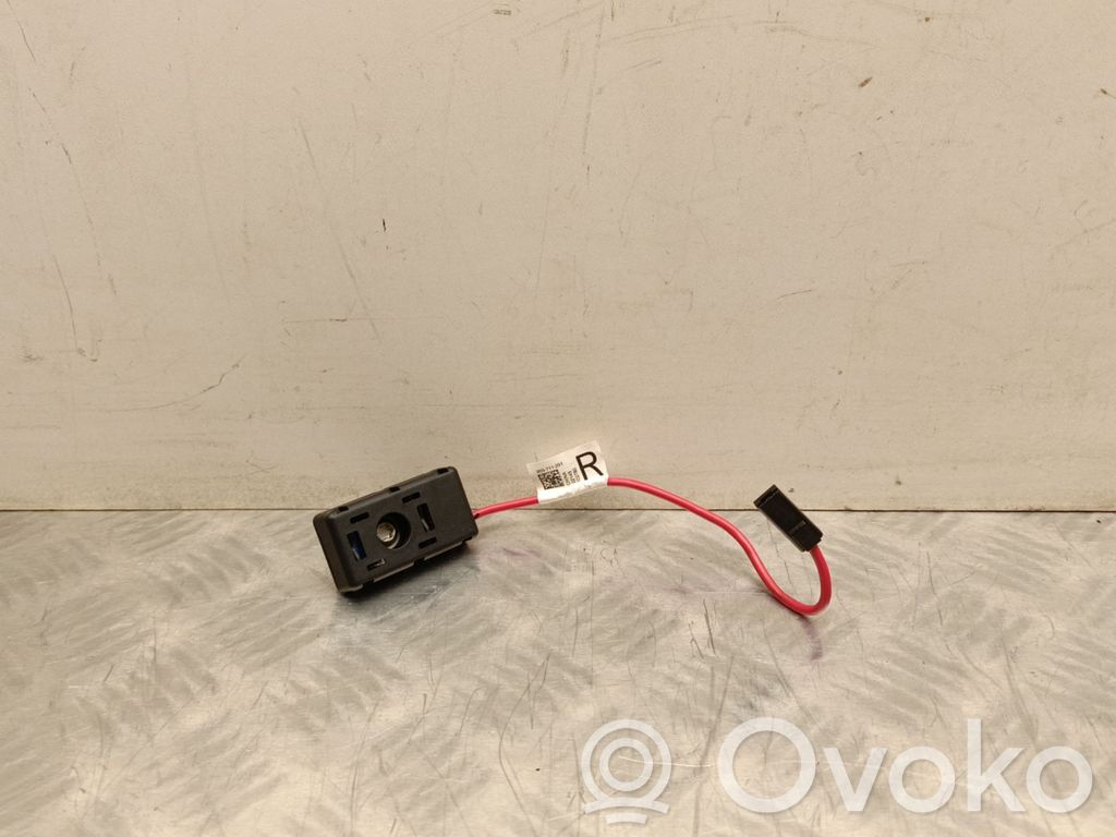 Tesla Model 3 Pystyantennin suodatin 
