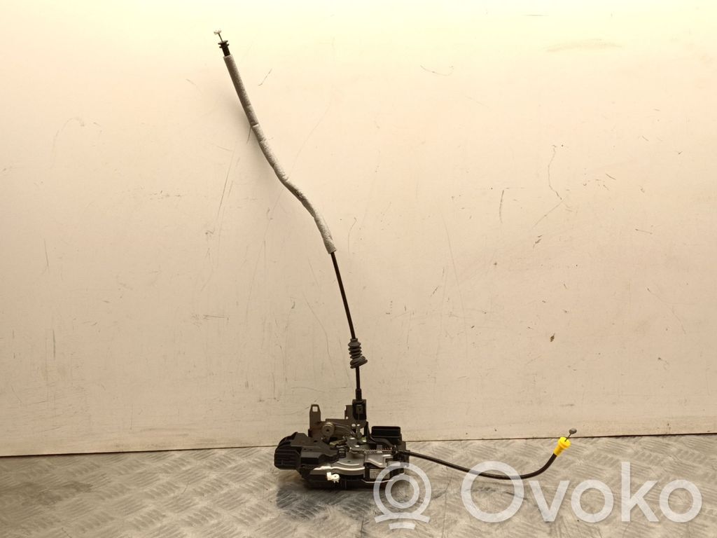 Volvo XC40 Priekšpusē slēdzene 