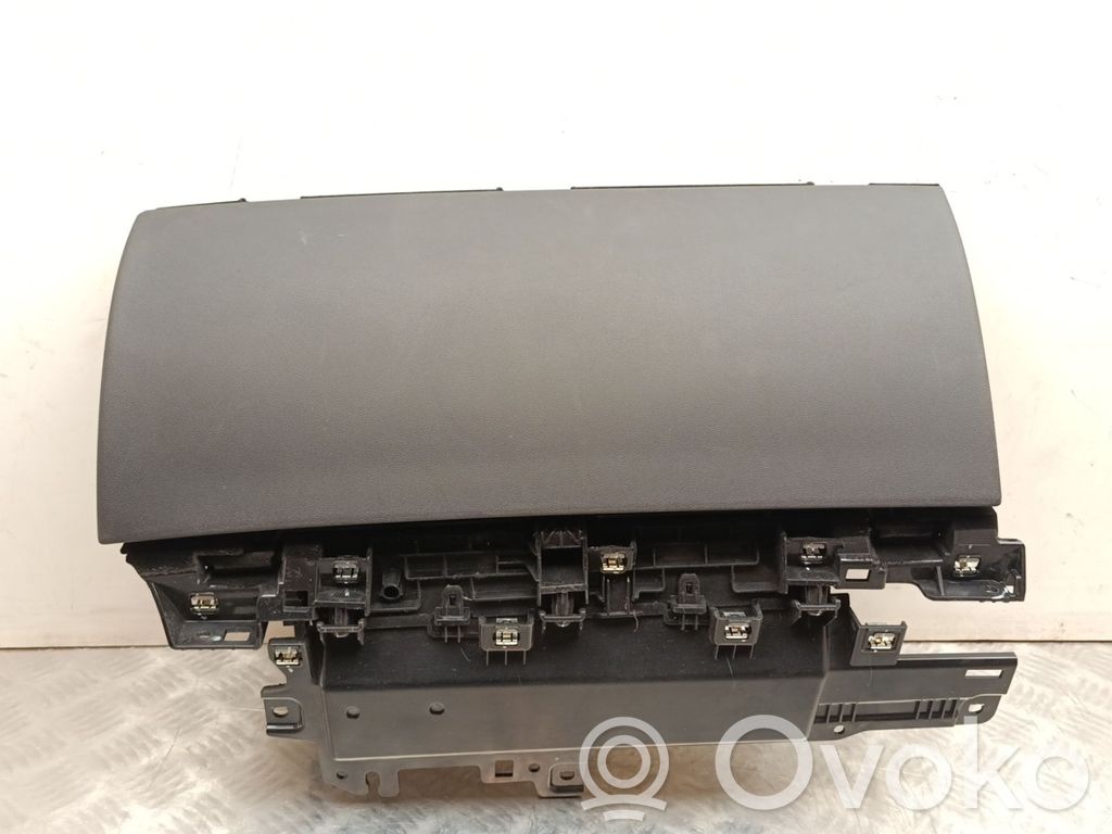 Daiktadėžė   113340900B,T01C0100,T0535777