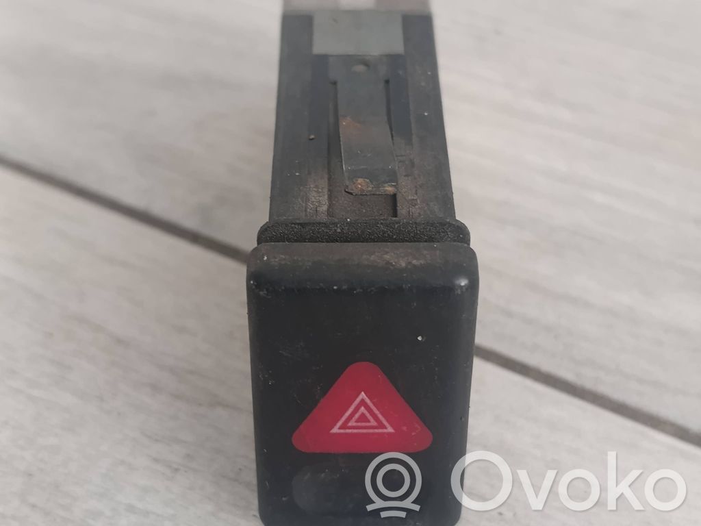 Botón interruptor de luz de peligro   7M5953235A